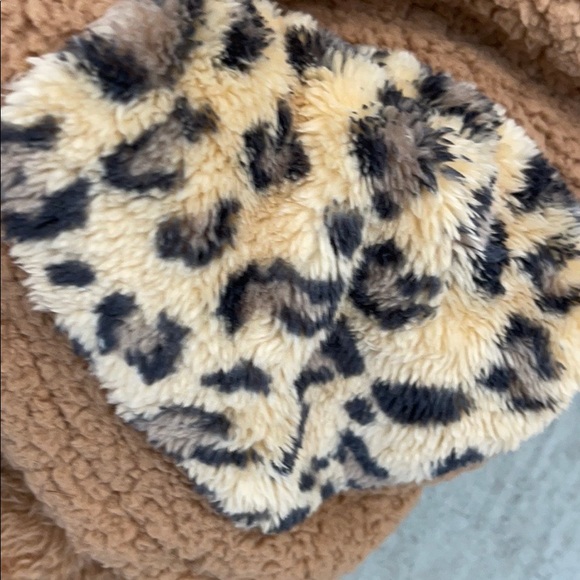 🧨Bomb Sale Ends Sunday 🧨 Super Soft Plush Teddy Bear Fur Leopard Coat Tan - Picture 7 of 11